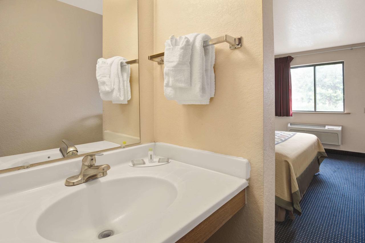 Super 8 By Wyndham Albuquerque West/Coors Blvd Hotel Kültér fotó